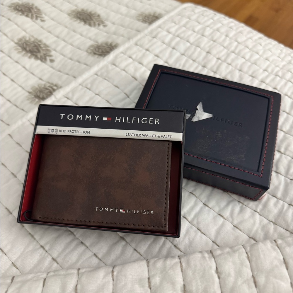 Tommy Hilfiger Brown Leather Card Holder